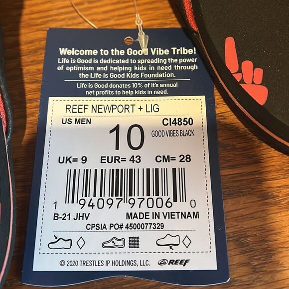 NWT Life is Good flip flops - Picture 4 of 4